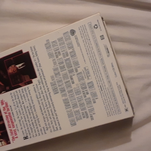 Disclosure Warner bros VHS video tape - Picture 5 of 8